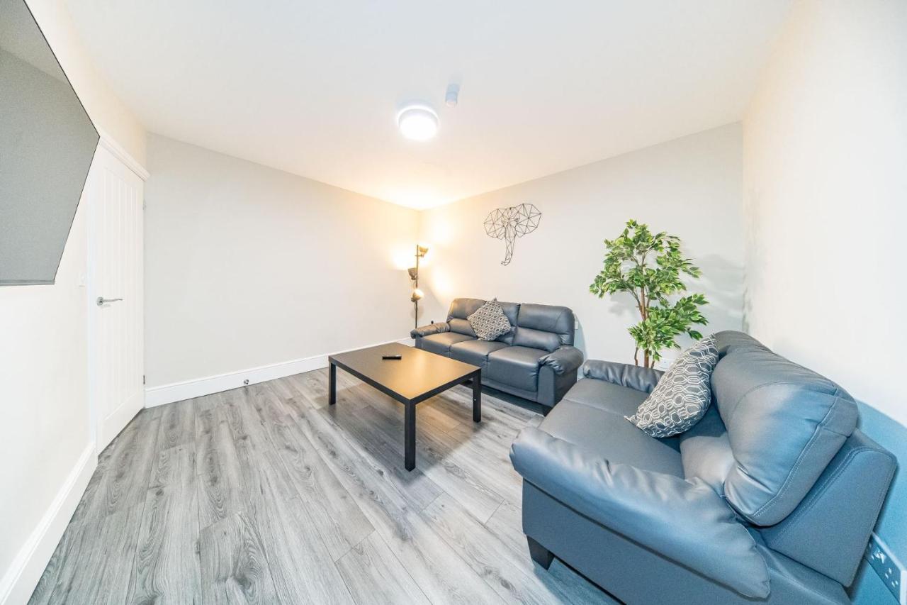 Ryan Air I Bnb - Huge 4 Bedroom House With Free Parking 리버풀 외부 사진
