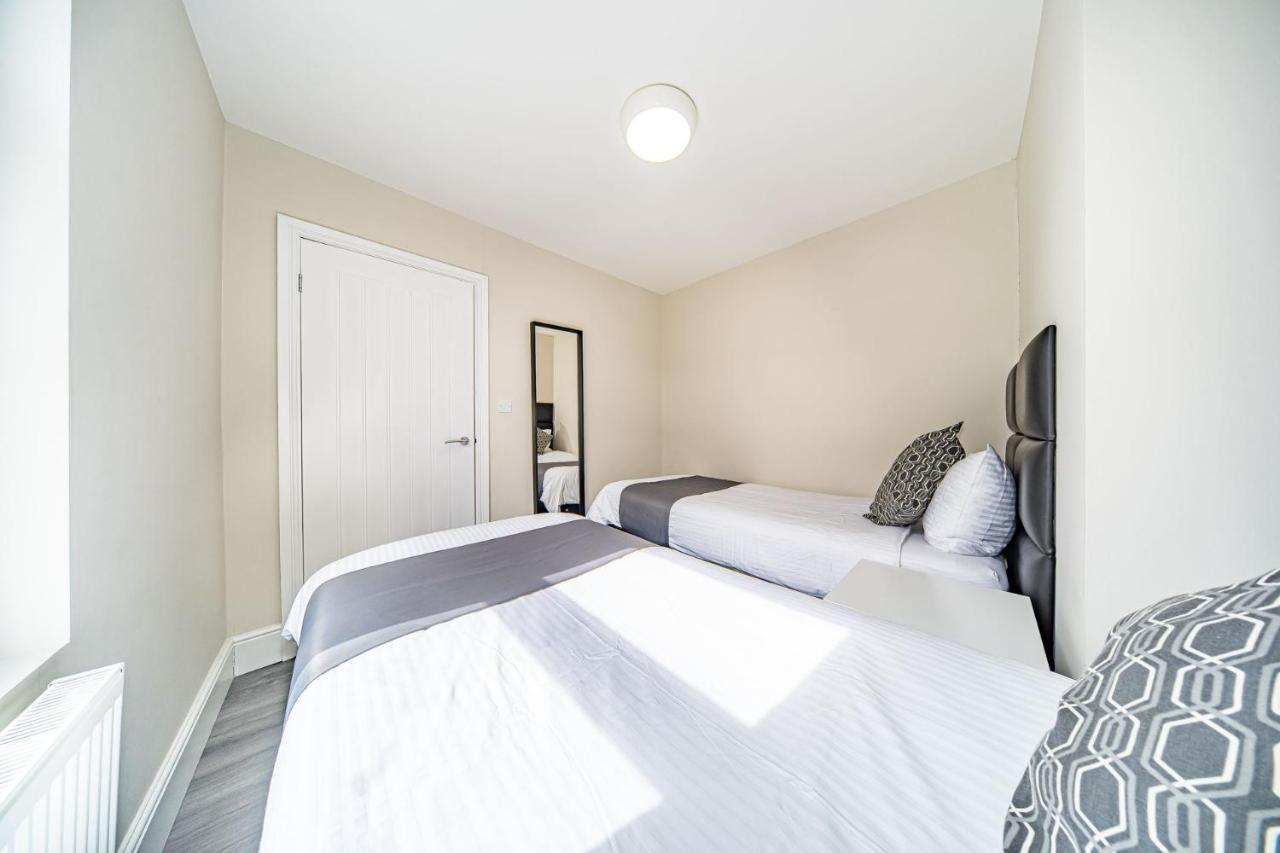 Ryan Air I Bnb - Huge 4 Bedroom House With Free Parking 리버풀 외부 사진