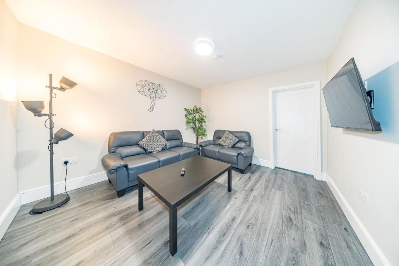 Ryan Air I Bnb - Huge 4 Bedroom House With Free Parking 리버풀 외부 사진
